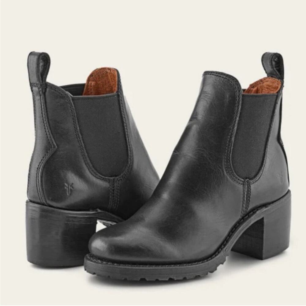 Frye Sabrina Chelsea Pull-On Ankle Boots
Booties Black Leather Women's Size 5.5